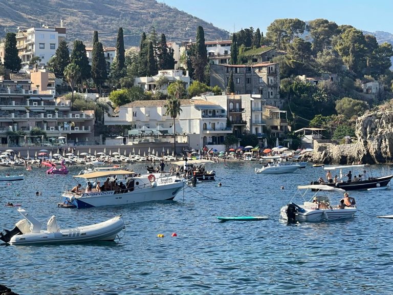 I barcaioli di Mazzarò: “Noi rispettiamo tutti i divieti, pericolo arriva da fuori Taormina”