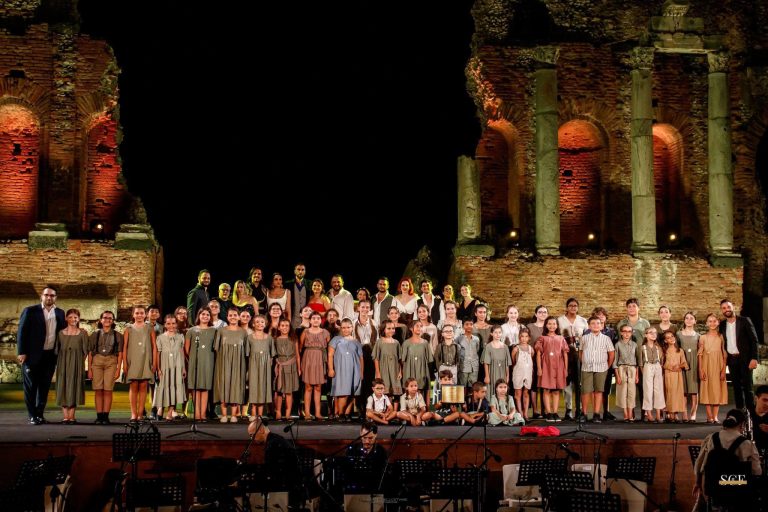 Carmen al Teatro Antico: applausi per il Piccolo Coro Città di Taormina