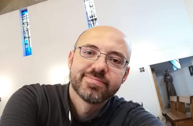 Padre Francesco: “Non e’ finita”. Messaggio da brividi ai fedeli di Taormina e Letojanni