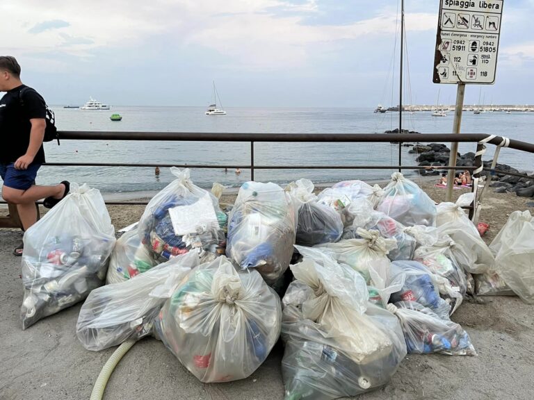 Naxos Pearl: “Rimossa una tonnellata di rifiuti tra San Giovanni e la Nike” Naxos Pearl: “Rimossa una tonnellata di rifiuti tra San Giovanni e la Nike”