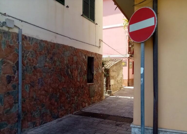 Mazzeo, scooter sfreccia a tutta velocità e rischia di travolgere un’anziana