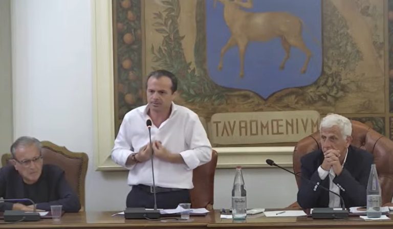 De Luca choc: “A Taormina creati 7-8 mila posti letto senza rispettare i parametri urbanistici”