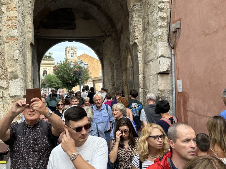 Turismo a Taormina, leggera flessione nel primo semestre 2024: crollano gli italiani