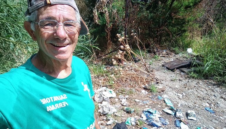 A Taormina il maratoneta ecologico Salvatore Ferrara (75 anni) ripulisce la Via San Vincenzo A Taormina il maratoneta ecologico Salvatore Ferrara (75 anni) ripulisce la Via San Vincenzo