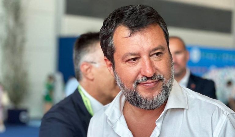 Salvini: “Ong mi chiedono 1 mln per aver turbato i clandestini. Vi pare normale?”