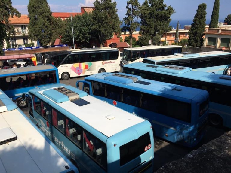 Nuovi posti auto a Taormina: individuate due aree per parcheggi a piani