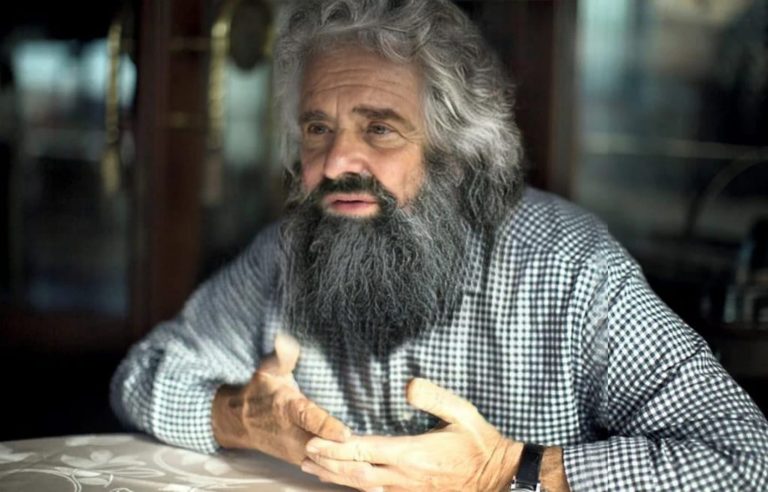 Grillo scrive a Conte: “Ti chiedo alcuni chiarimenti. Ora rispondimi in fretta”