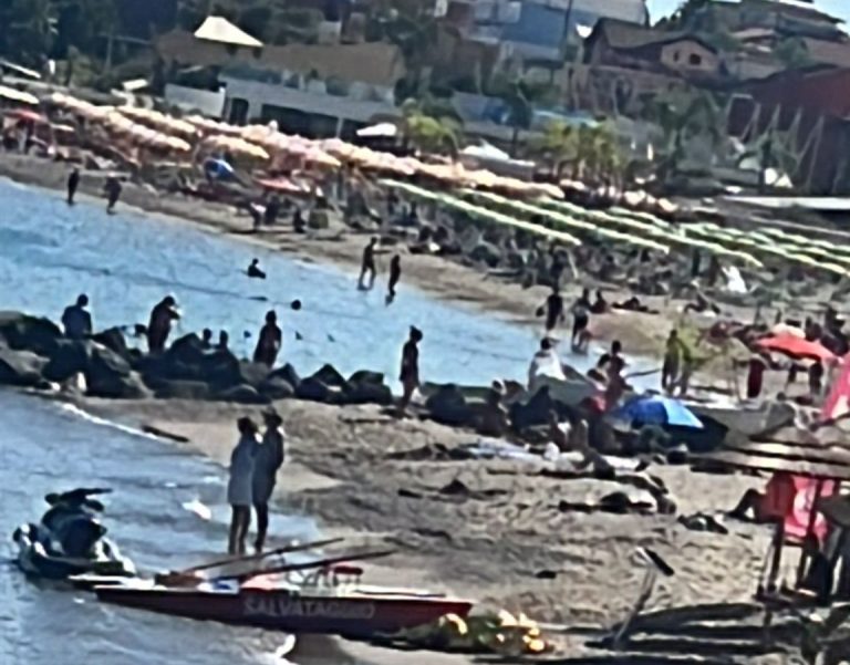 Giardini Naxos, cadavere di un uomo in mare: indagini in corso