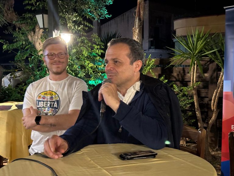De Luca sfida La Vardera: “Non accetto lezioni, confrontiamoci e vediamo chi ha perso la bussola”