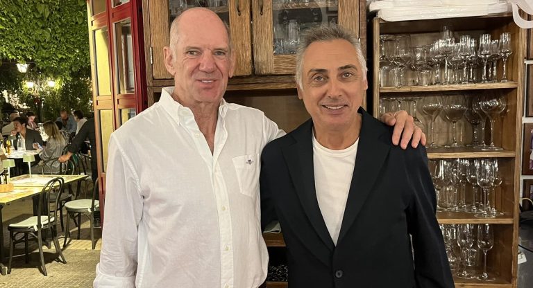Adrian Newey a Taormina: il “mago” della F1 con Peppe Chemi