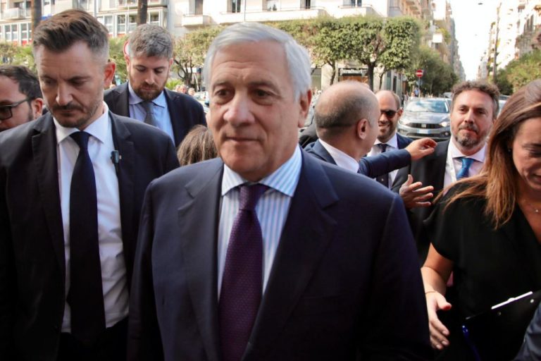 Manovra, Tajani: “Extraprofitto incomprensibile, concetto extraterrestre”