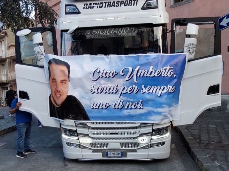 Struggente addio a Umberto Turrisi: folla commossa ai funerali