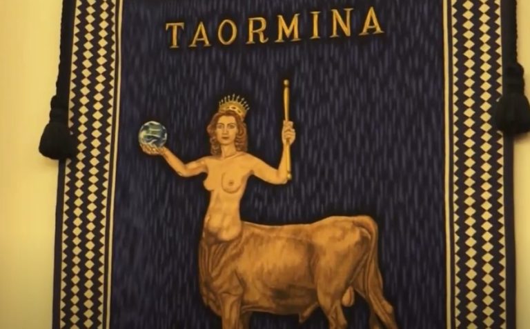 A Taormina va in scena la diaspora delle opposizioni. E De Luca ringrazia…