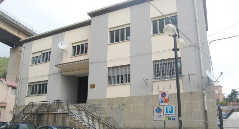 Furto alla scuola media di Letojanni, indagano i Carabinieri di Taormina