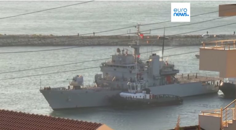 Albania, ecco la nave italiana con i migranti