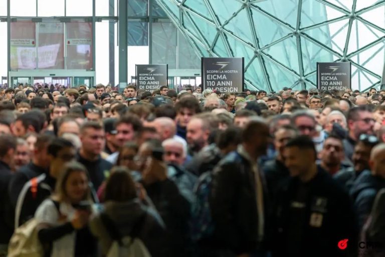 Eicma, lo spettacolo continua all’insegna di innovazione e sicurezza Eicma, lo spettacolo continua all’insegna di innovazione e sicurezza