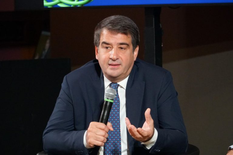 Commissione Ue, via libera ai vice Fitto e Ribera. Meloni: “Vittoria di tutti gli italiani”