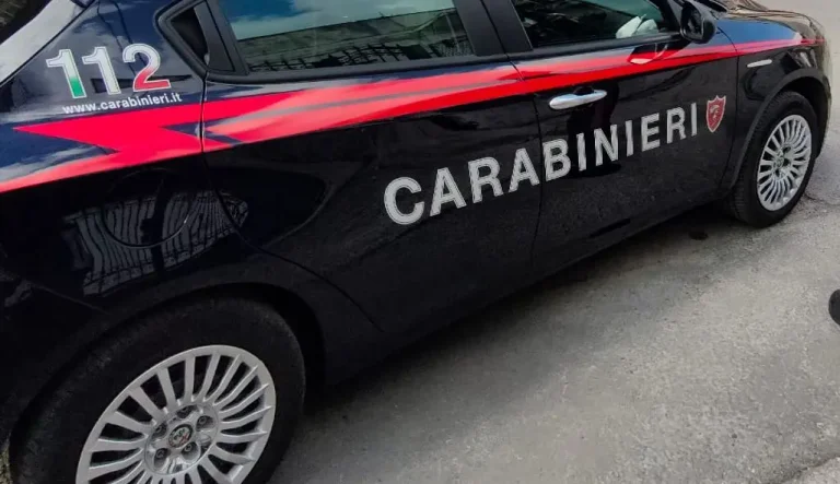 Studentessa 12enne accoltella un compagno di scuola vicino Roma