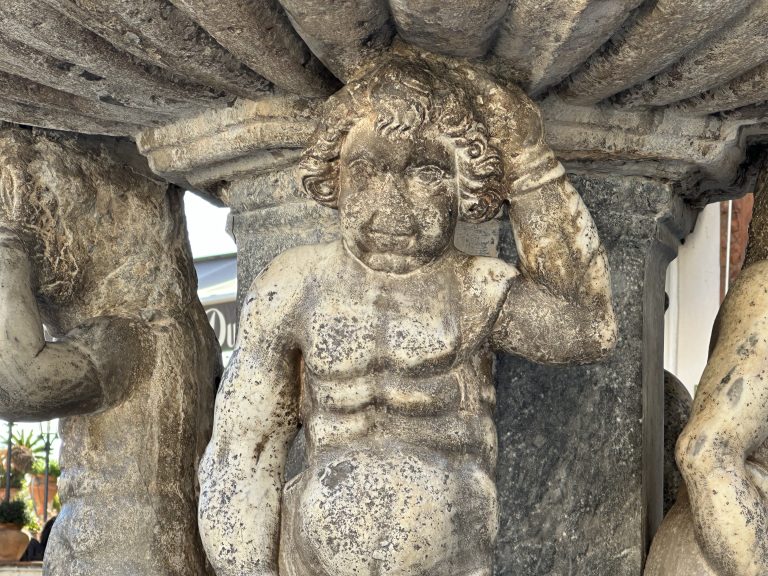 Il boom di Taormina ingolosisce tutti: pacchisti e scrocconi all’assalto