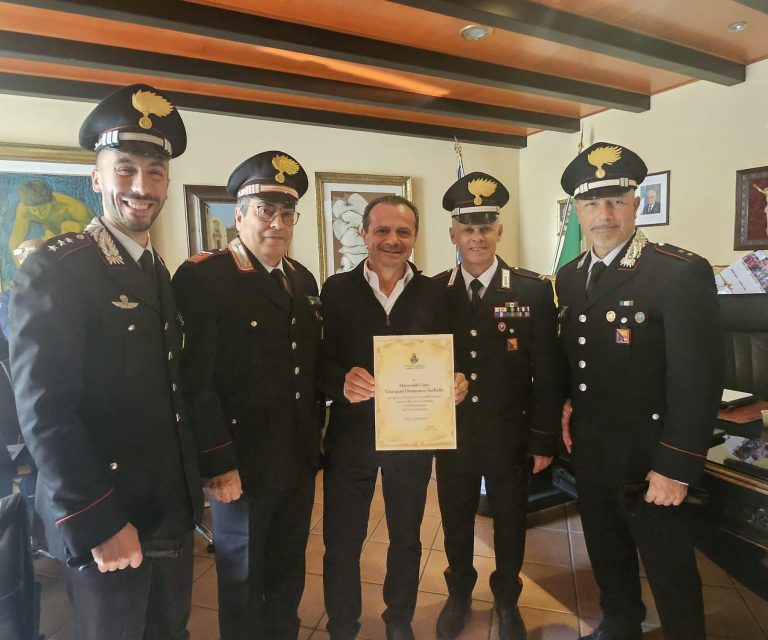 Il Comune di Taormina omaggia il Maresciallo Capo Sorbello: “30 anni al servizio della comunità”