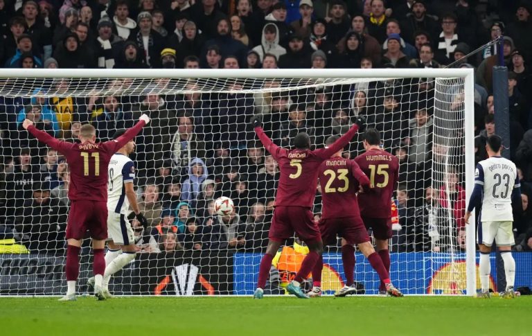 Hummels pareggia al 91°, Tottenham-Roma 2-2 Hummels pareggia al 91°, Tottenham-Roma 2-2