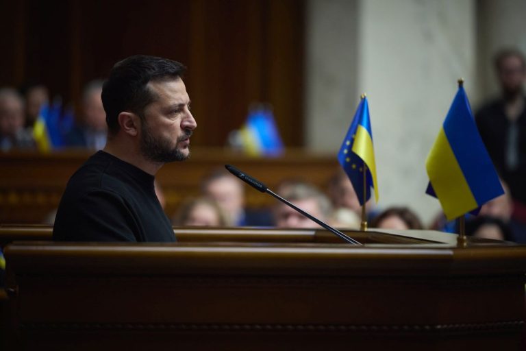 Zelensky: “Tregua possibile con l’Ucraina sotto l’ombrello della Nato”