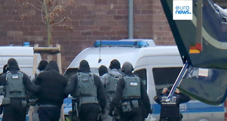 Germania, arrestati presunti neonazisti: si addestravano al combattimento