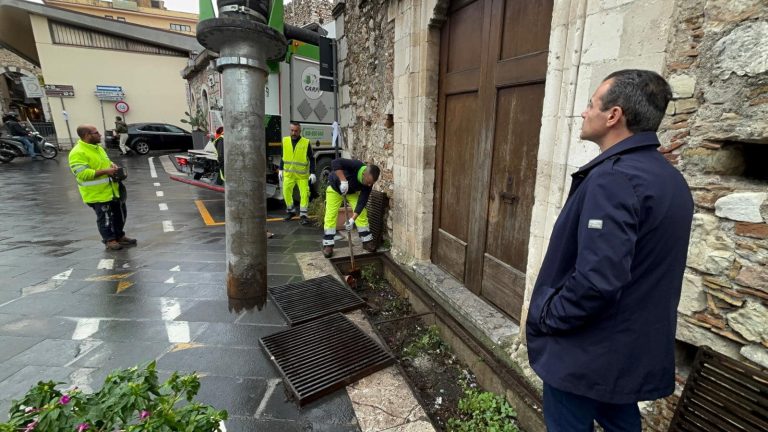 De Luca: “A Taormina liberiamo le caditoie. Erano in abbandono da decenni”