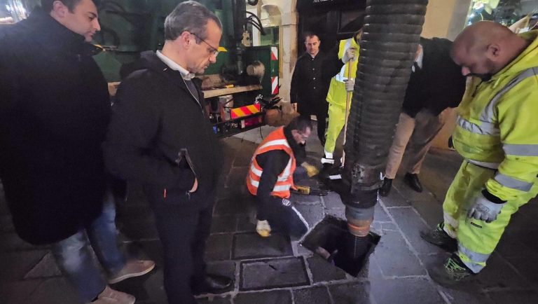 De Luca: “A Taormina caditoie in  condizioni incommentabili. Ora tocca alle frazioni”