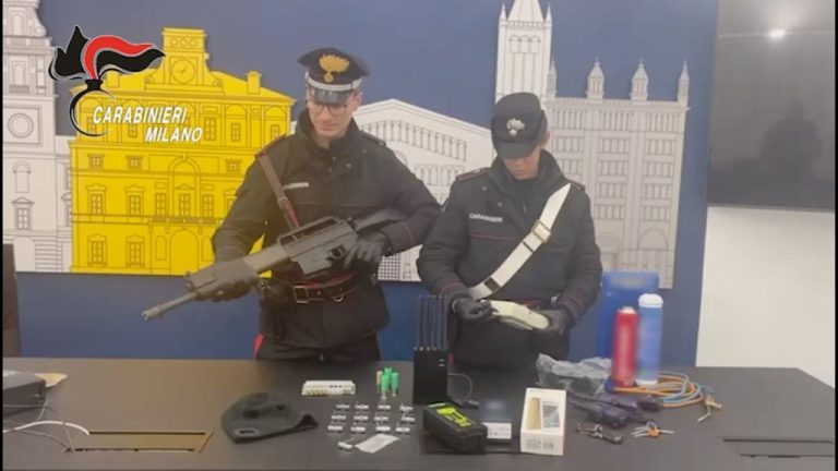 Milano, assaltavano aziende di notte sbarrando le strade: 12 arresti