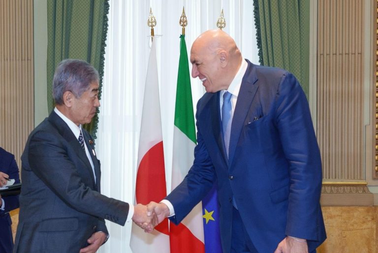 Difesa, firmato accordo tra Italia e Giappone