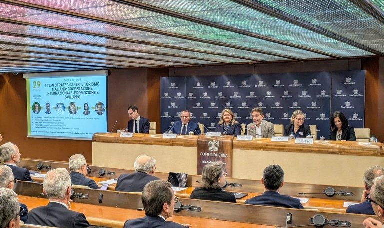Turismo, “Ottimi numeri ma è importante la competitività dei prezzi”: monito anche per Taormina