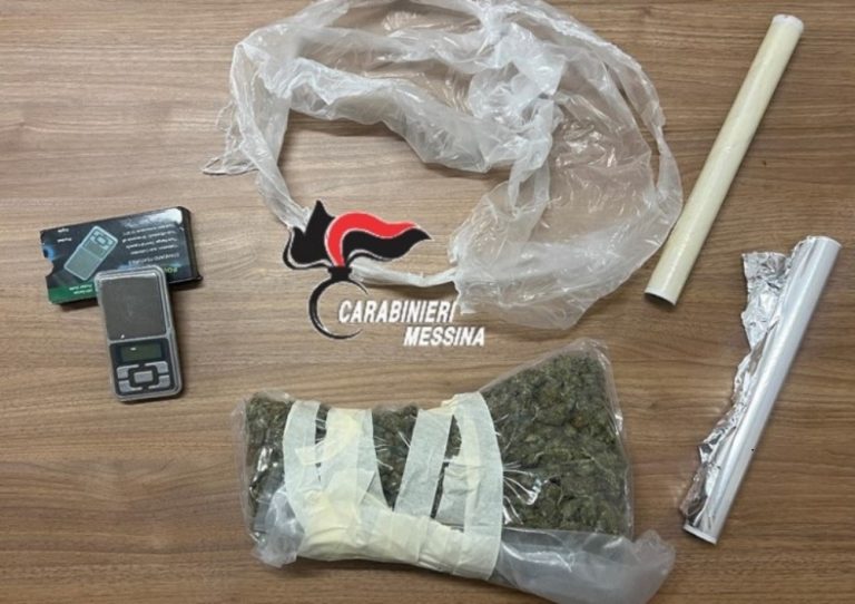 Droga nascosta in casa nel cuscino del divano: Carabinieri Taormina arrestano 61enne