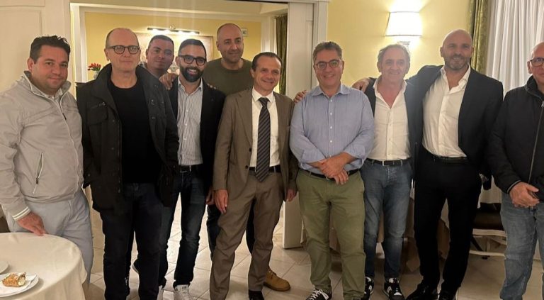 Lo Giudice: “Incontro con Romeo”: ScN a Naxos corteggia l’albergatore