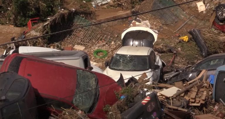 Spagna, scene drammatiche dopo le inondazioni