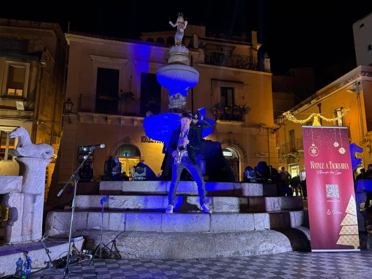 Mr. Fabris Sax accende il Natale a Taormina Mr. Fabris Sax accende il Natale a Taormina