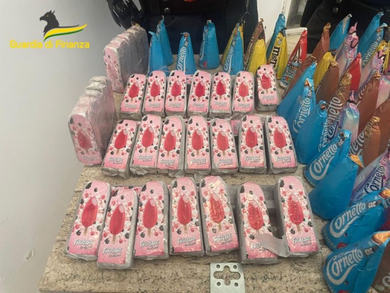 Duro colpo alle piazze di spaccio di Roma, sequestrati 55 kg di droga Duro colpo alle piazze di spaccio di Roma, sequestrati 55 kg di droga