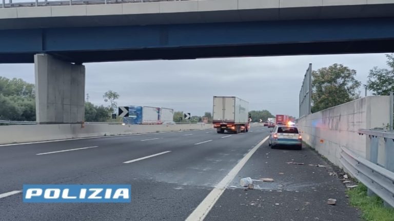 Lanciavano sassi dal cavalcavia: Polizia identifica 4 minorenni Lanciavano sassi dal cavalcavia: Polizia identifica 4 minorenni