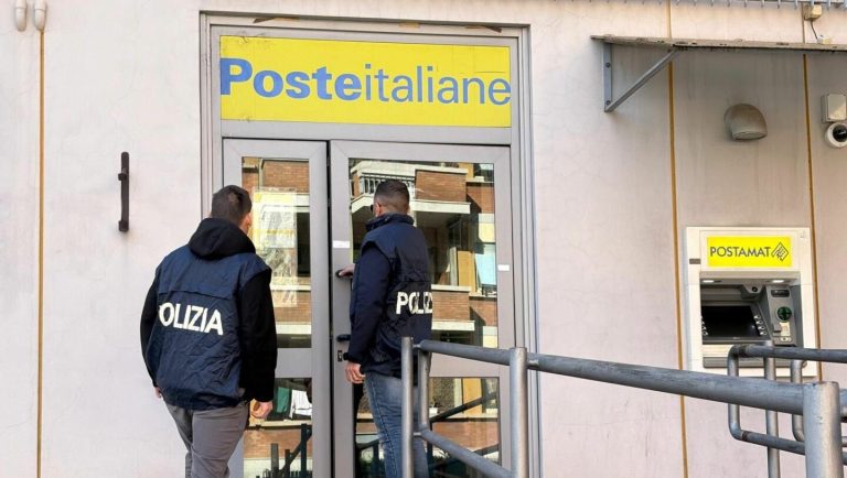 Alle Poste per un prestito travestito da prete, 61enne arrestato
