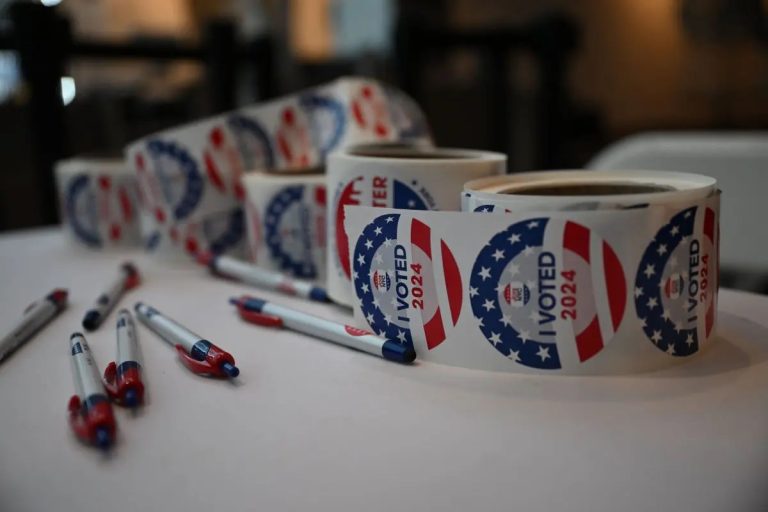 America al voto: Trump vince in North Carolina e Georgia ed è avanti negli Stati in bilico America al voto: Trump vince in North Carolina e Georgia ed è avanti negli Stati in bilico