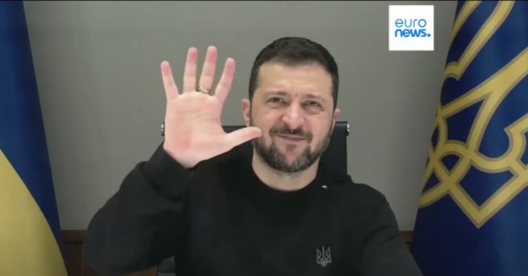 Zelensky: “Spogliare Putin di soldi e potere” Zelensky: “Spogliare Putin di soldi e potere”
