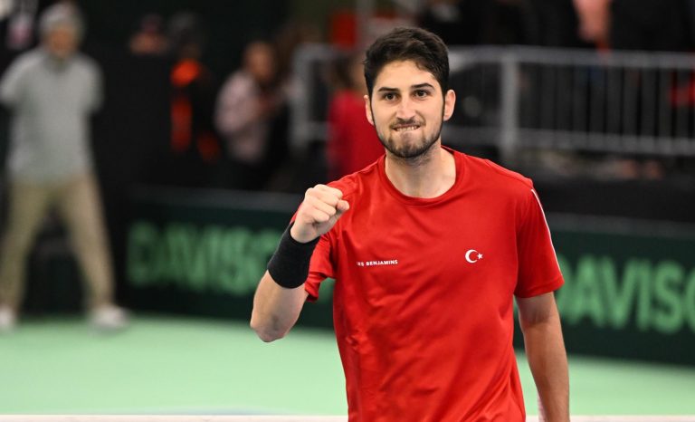 Il tennista Celikbilek colpito da emorragia cerebrale durante una semifinale