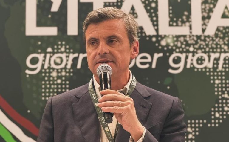 Calenda: “Stellantis ammetta gli errori”