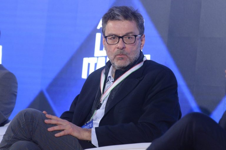 Giorgetti: “Crescita asfittica, declino demografico è gravissimo”