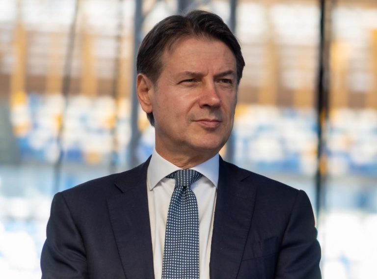 Conte: “Meloni e Salvini” giocano a chi è più amico di Musk”