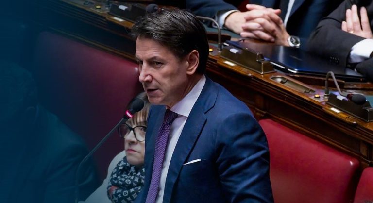 Conte: “Redditi famiglie calano, Governo aumenta i suoi stipendi”