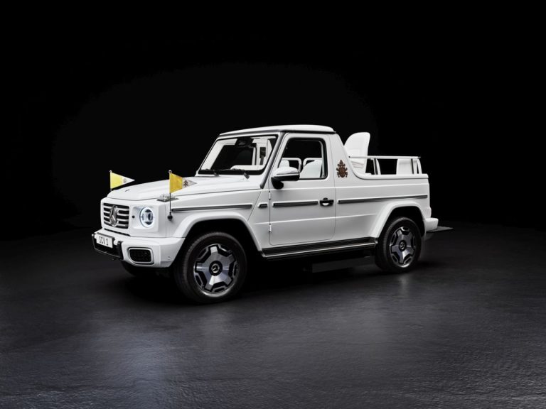 Papa Francesco riceve da Mercedes-Benz la prima “papamobile” elettrica