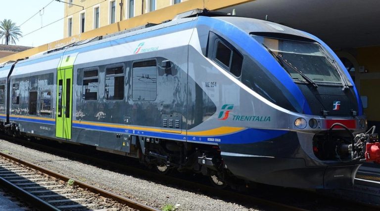 Codacons: “Odissea per pendolari e turisti sulla tratta ferroviaria Me-Ct”