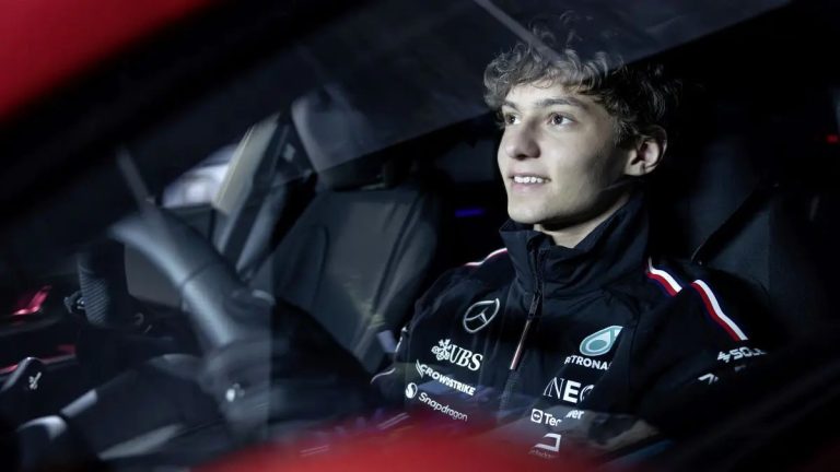 Kimi Antonelli gira con la Mercedes-Benz CLA 100% elettrica