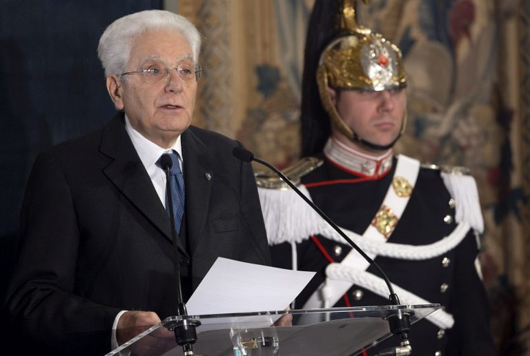 Mattarella: “Bisogna amare la democrazia, prendersene cura”